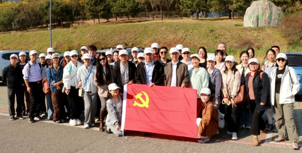 人才中心与中国民营经济国际合作商会联合开展10月份主题党日活动